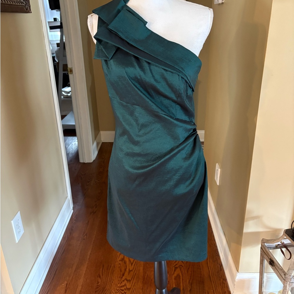 Jessica McClintock One-Shoulder  Emerald Green Dress